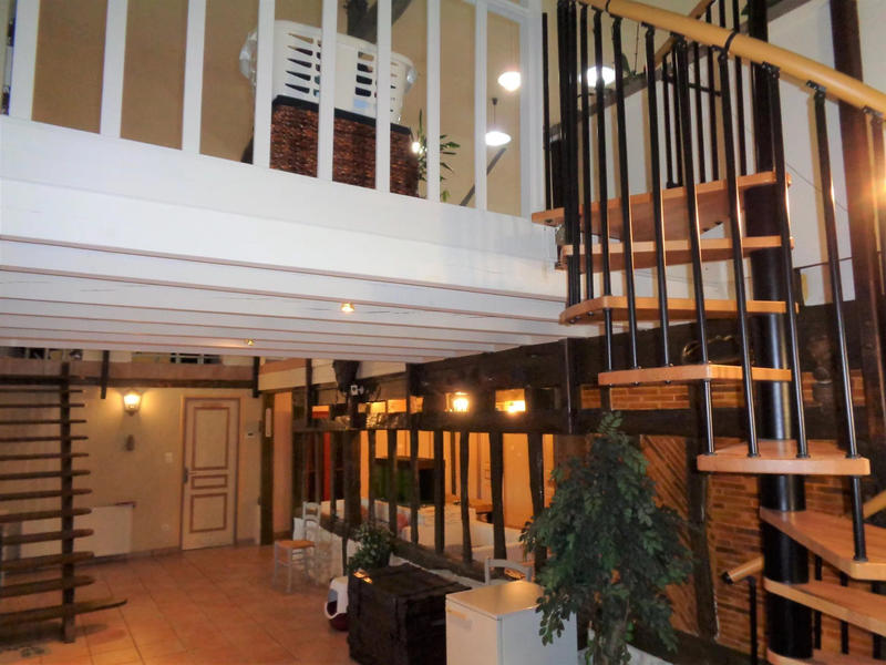 Maison traditionnelle - 270 m² - 7 pièces