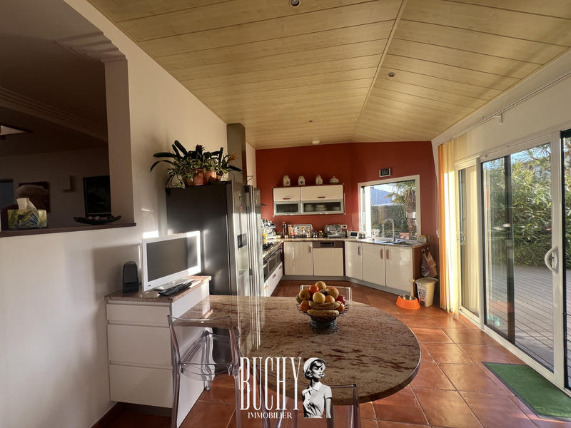 Maison - 202 m² - 7 pièces