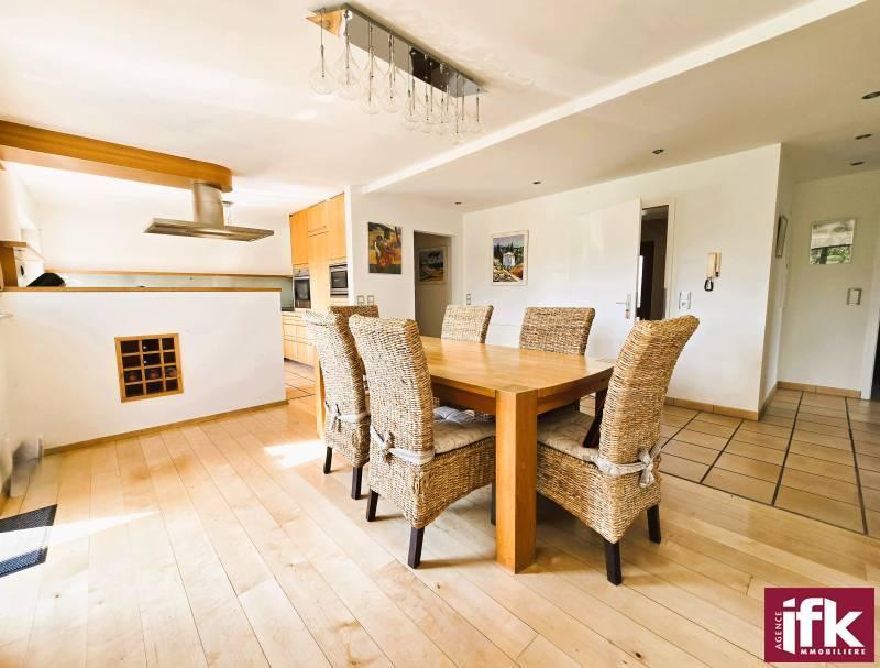 Propriété - 249 m² - 9 pièces