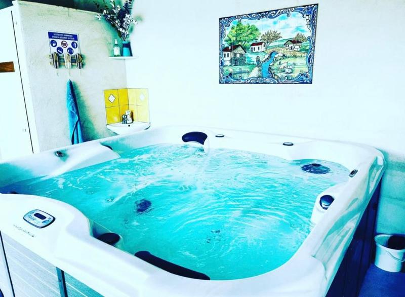 Propriété - 384 m² - 16 pièces