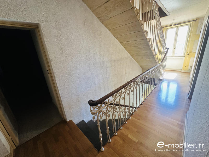 Maison - 216 m² - 7 pièces