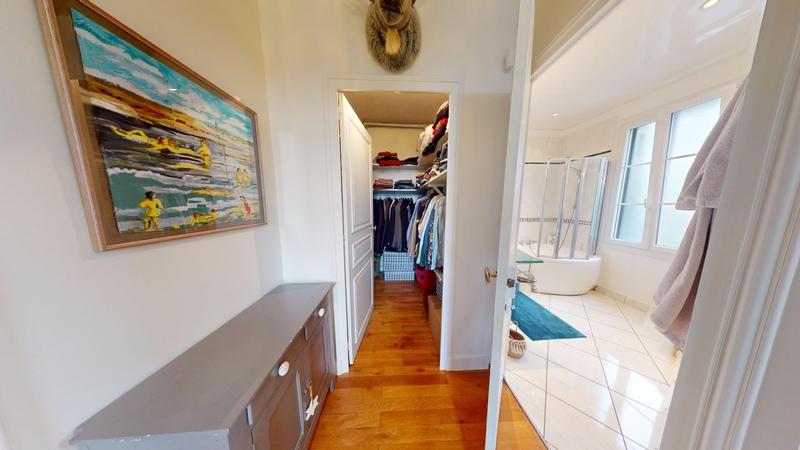 Maison - 230 m² - 6 pièces