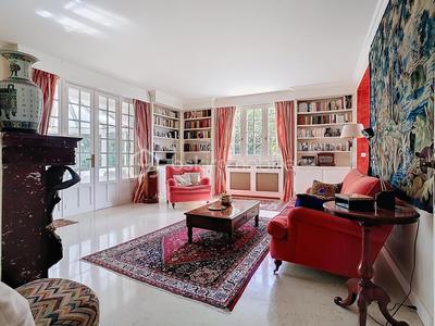 Maison - 207 m² - 6 pièces