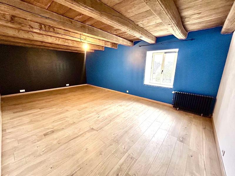 Maison traditionnelle - 220 m² - 10 pièces