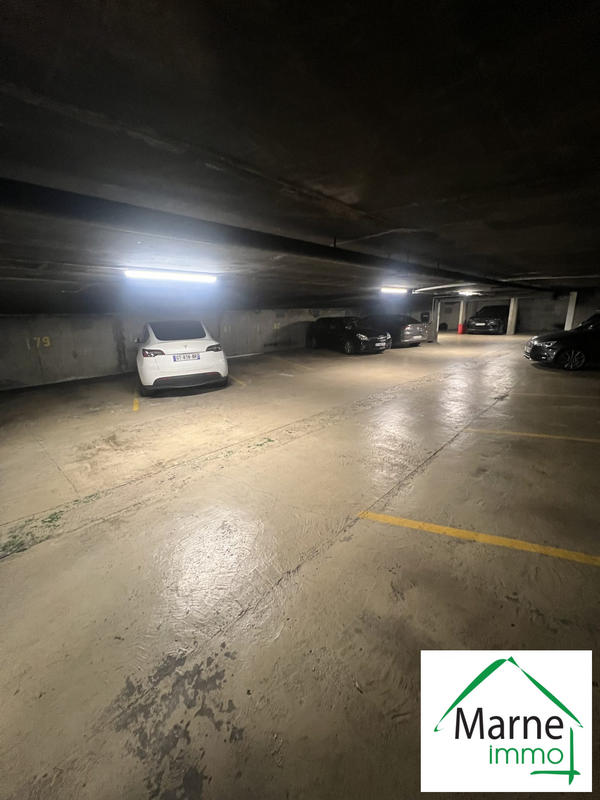 Parking / Garage - 12 m²