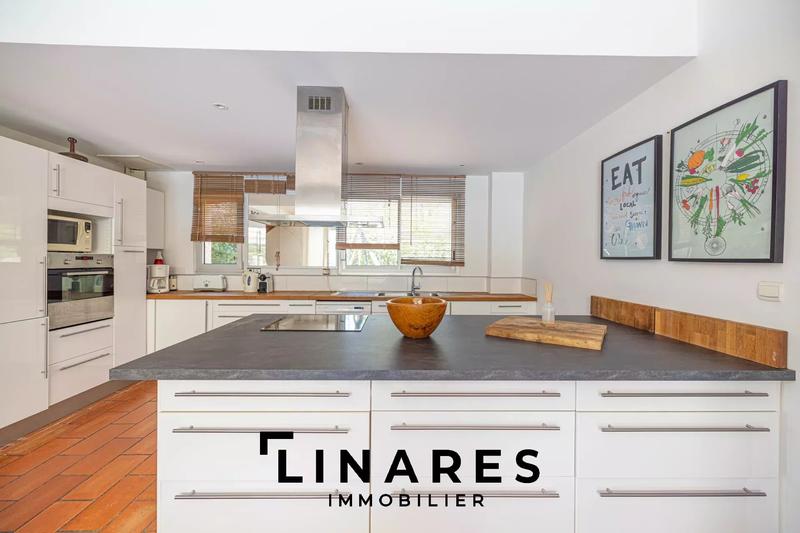 Maison - 340 m² - 8 pièces