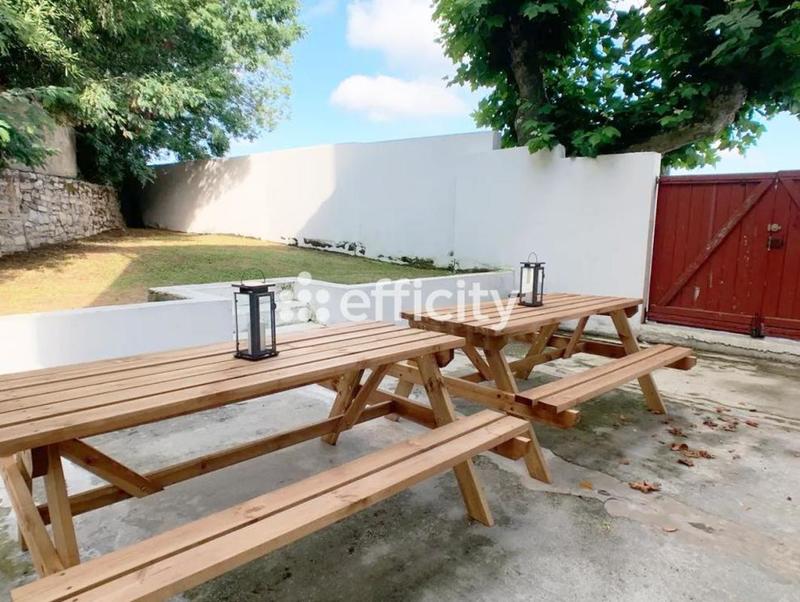 Maison - 250 m² - 12 pièces