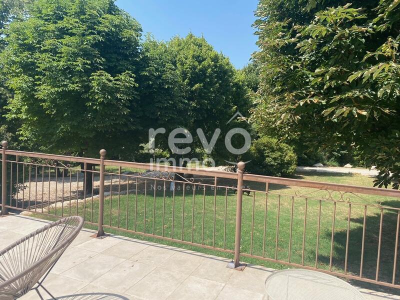 Maison - 273 m² - 14 pièces