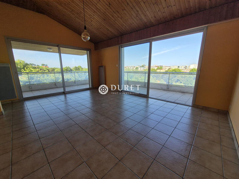 Maison traditionnelle - 220 m² - 5 pièces