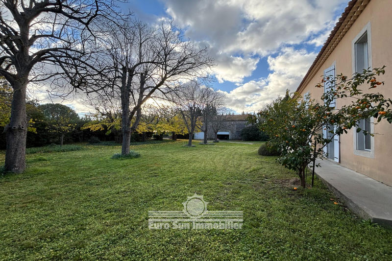 Maison - 400 m² - 16 pièces