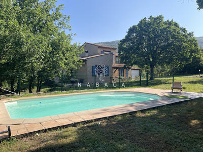 Maison - 180 m² - 5 pièces