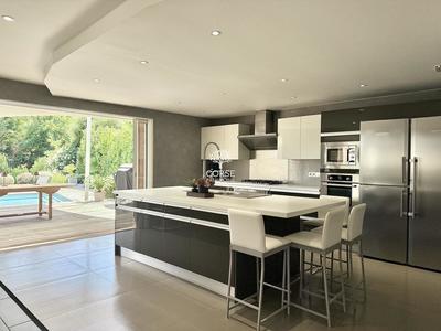 Villa - 201 m² - 6 pièces