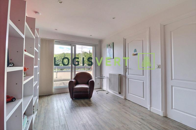 Maison - 198 m² - 8 pièces