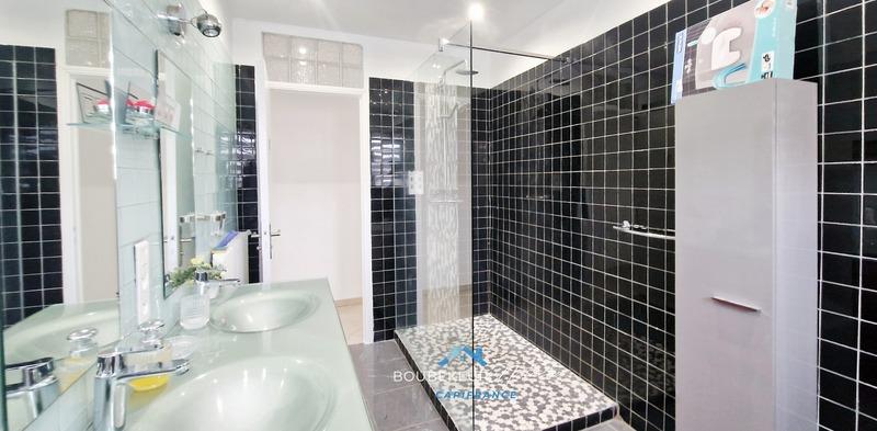 Maison - 252 m² - 8 pièces