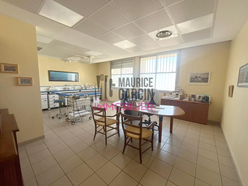 Bureau - 201 m² - 7 pièces