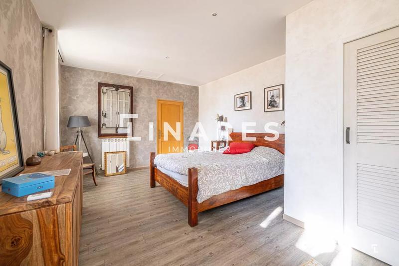 Appartement - 217 m² - 5 pièces