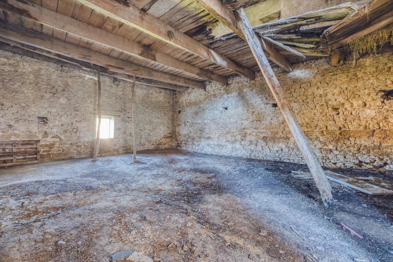 Grange - 76 m² - 1 pièce