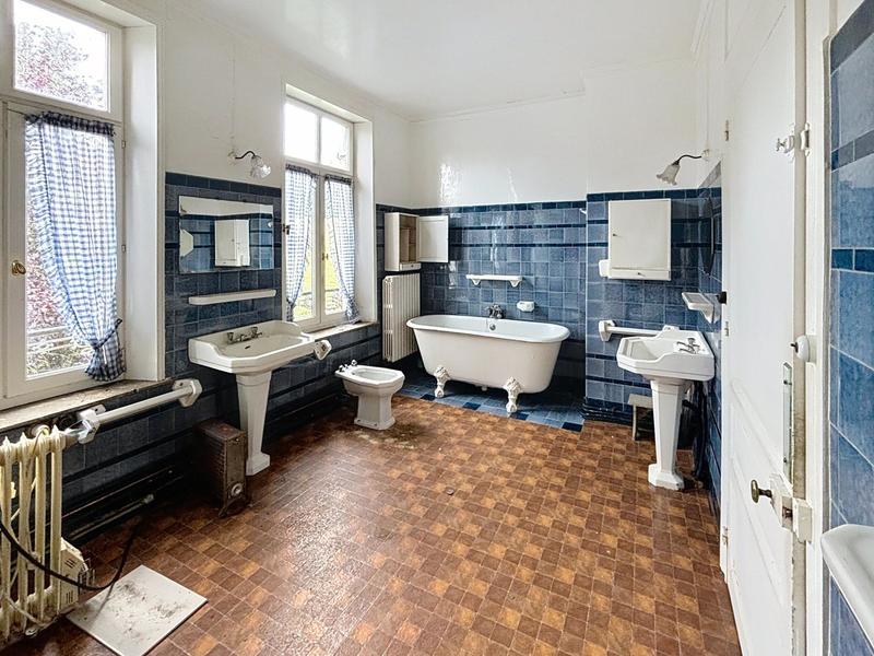 Maison - 219 m² - 8 pièces