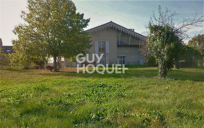 Maison - 220 m² - 12 pièces