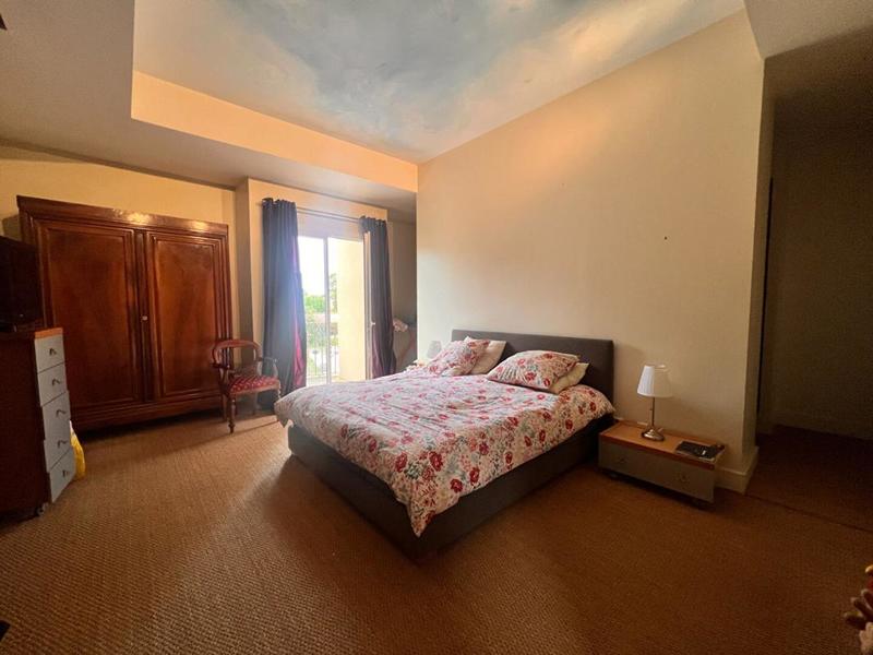 Maison - 270 m² - 6 pièces