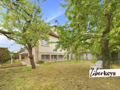 Maison - 284 m² - 10 pièces