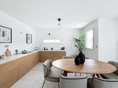 Maison - 92 m² - 4 pièces