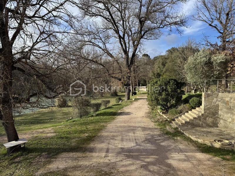 Demeure - 570 m² - 14 pièces