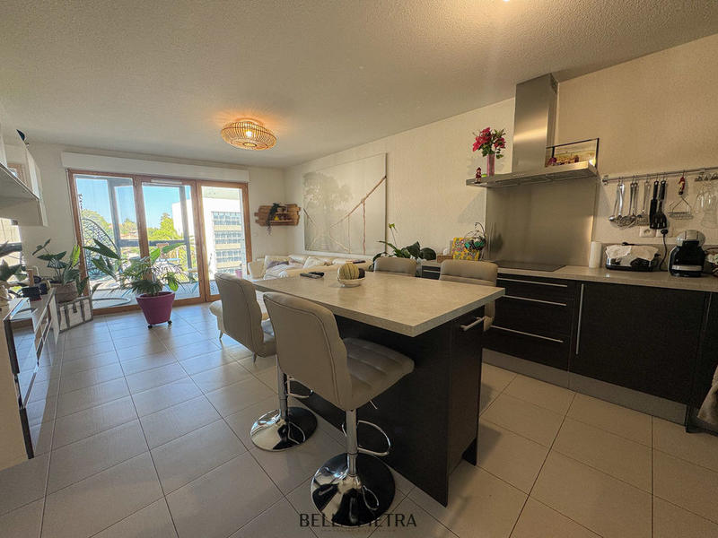 Appartement - 80 m² - 4 pièces