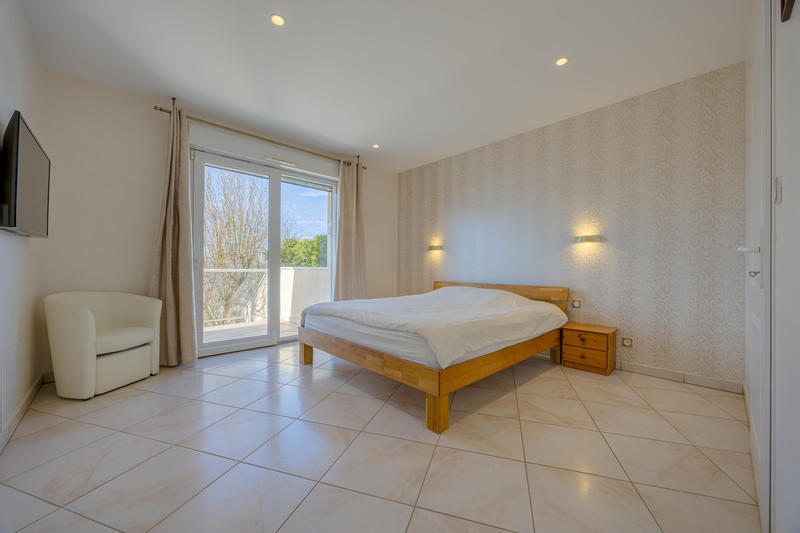 Villa - 250 m² - 5 pièces