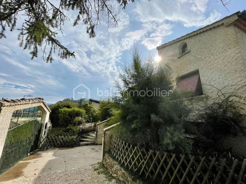 Maison traditionnelle - 90 m² - 3 pièces