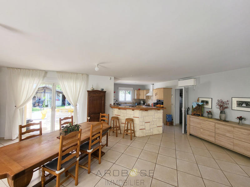 Maison - 205 m² - 7 pièces