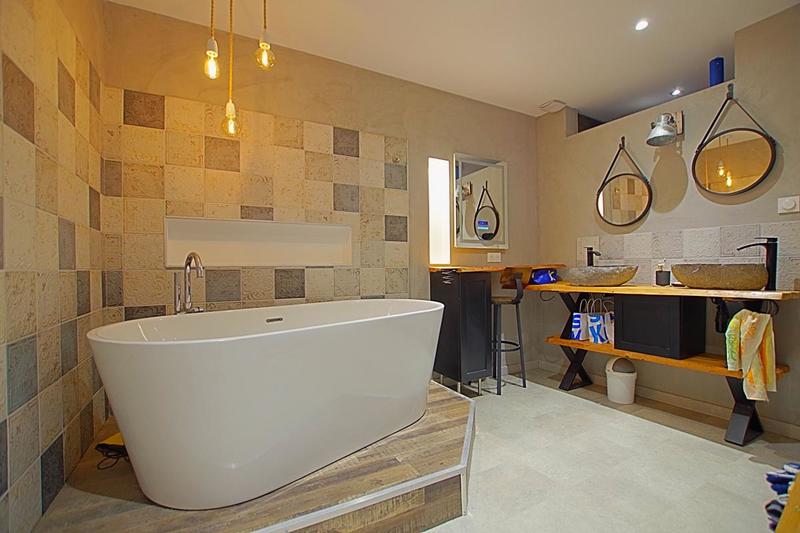 Maison - 234 m² - 7 pièces