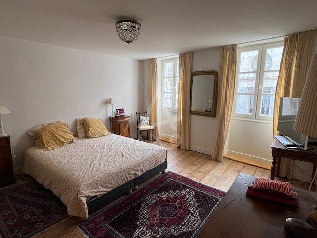 Maison de ville - 220 m² - 7 pièces