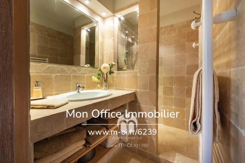 Propriété - 191 m² - 6 pièces