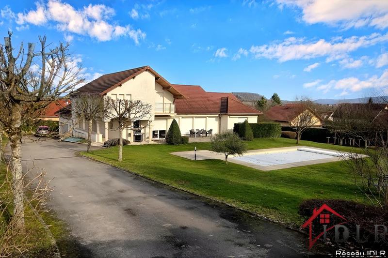 Villa - 274 m² - 9 pièces