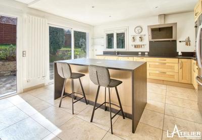 Maison - 169 m² - 9 pièces