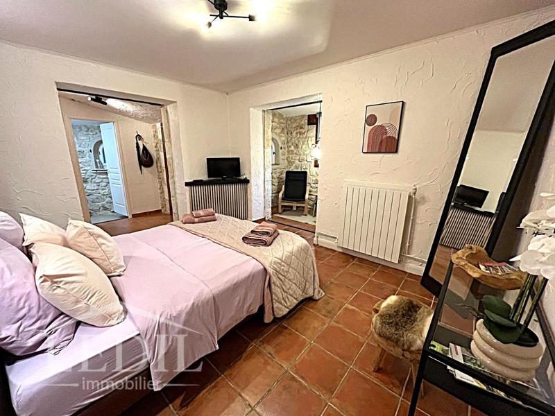 Propriété - 250 m² - 8 pièces