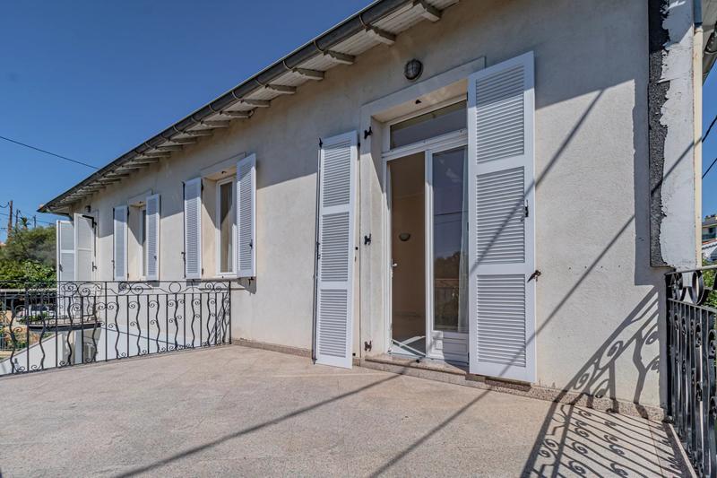 Maison - 215 m² - 9 pièces