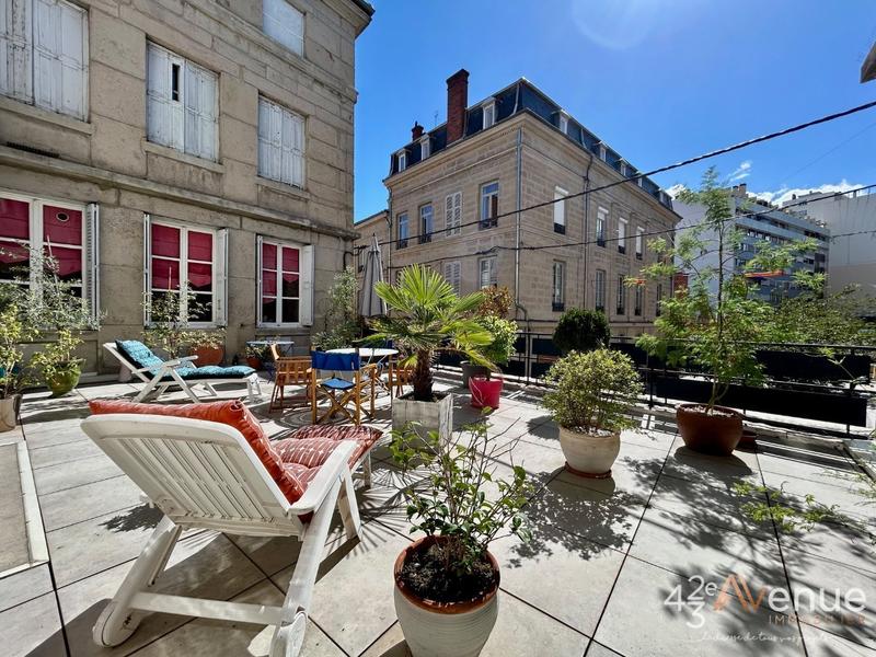 Appartement - 176 m² - 6 pièces