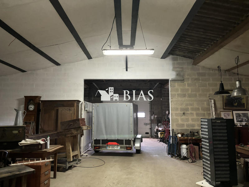 Entrepôt - 1 620 m²