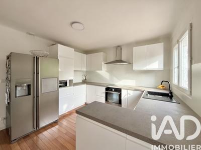 Maison - 94 m² - 5 pièces