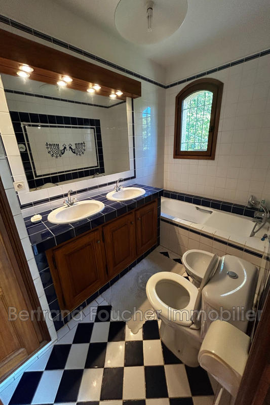 Maison - 180 m² - 7 pièces