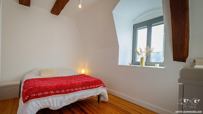 Maison - 233 m² - 7 pièces