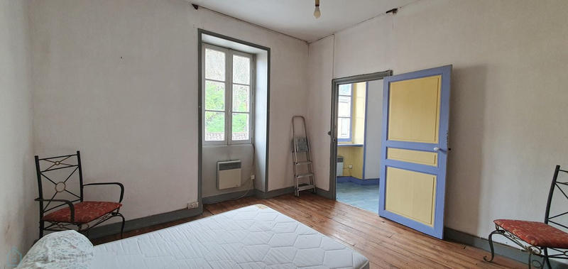 Maison - 250 m² - 8 pièces