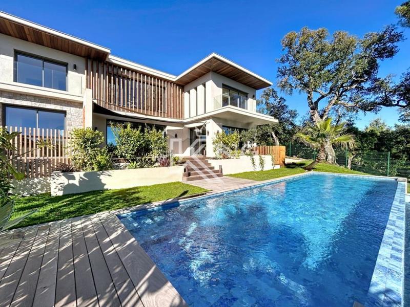 Villa - 242 m² - 7 pièces