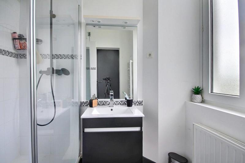 Maison - 205 m² - 9 pièces