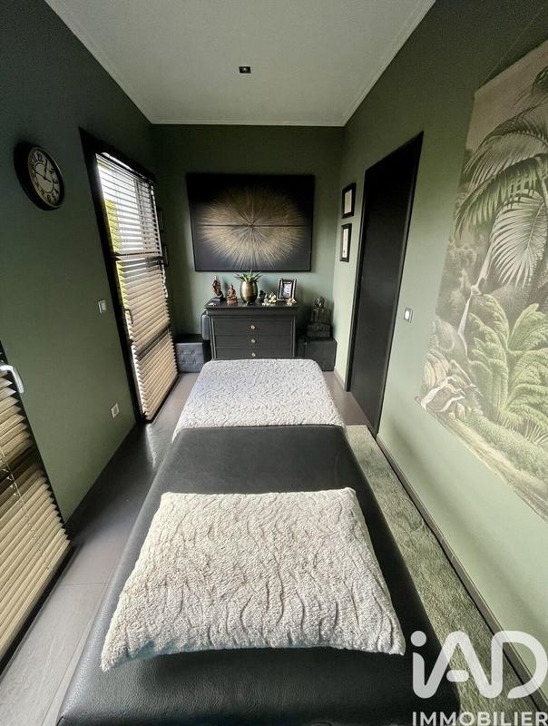 Maison - 285 m² - 9 pièces