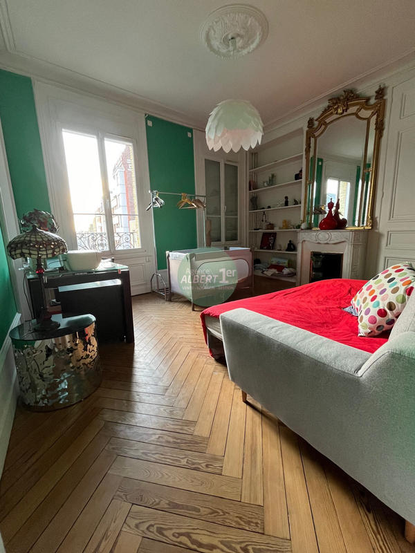 Maison - 240 m² - 8 pièces