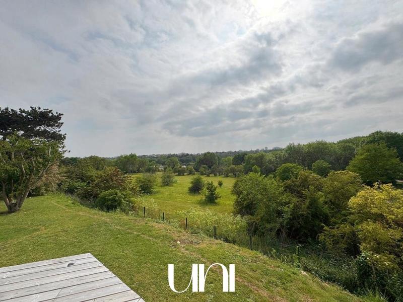 Maison - 260 m² - 6 pièces