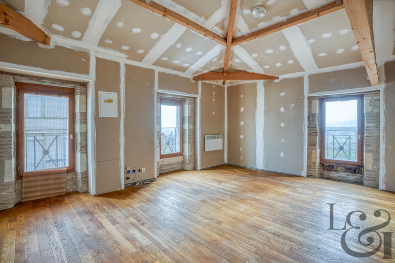 Maison - 597 m² - 12 pièces